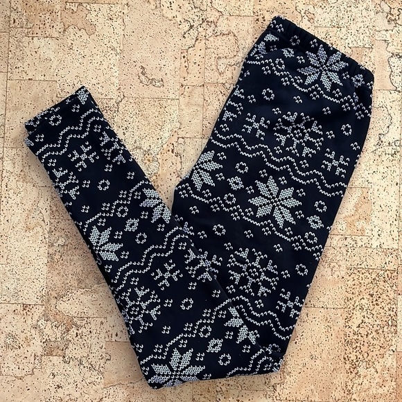 JUST Cozy Fur Lined Snowflake Leggings - Picture 1 of 7